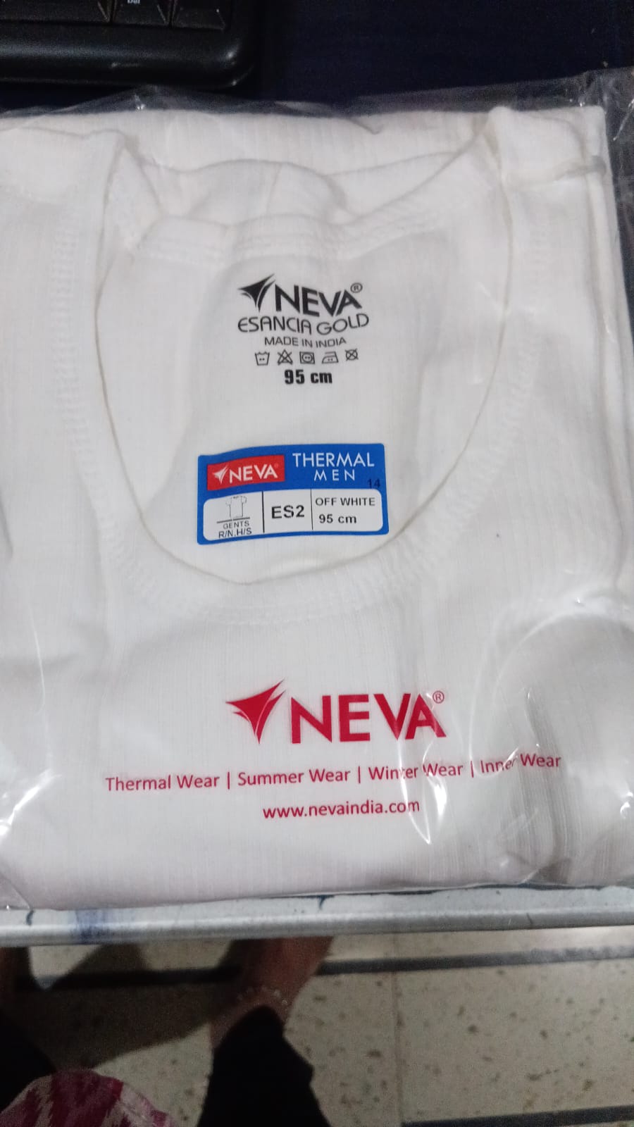 120  ES2 OFF WHITE  GENTS  R/N H/S