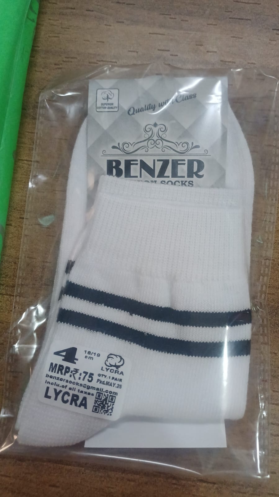 WHITE SOCKS BLACK PATTI ANKLE LYCRA