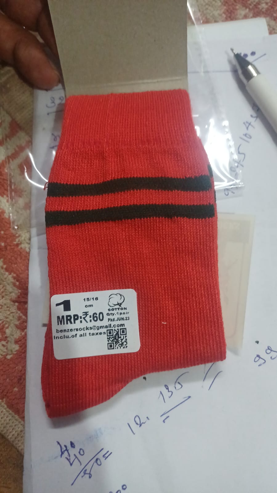 8 211 RED SOCKS 2 BOTTLE GREEN PATTI LYCRA 
